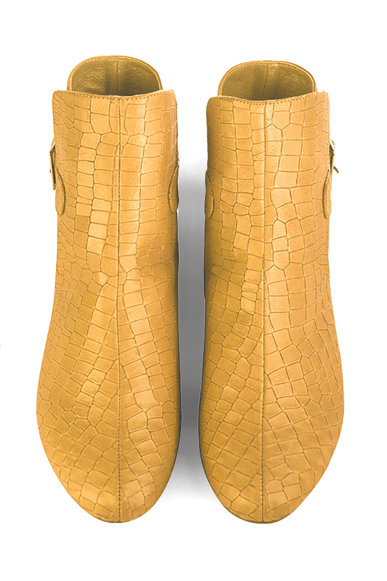 Mustard yellow women's ankle boots with buckles at the back. Round toe. Flat block heels. Top view - Florence KOOIJMAN